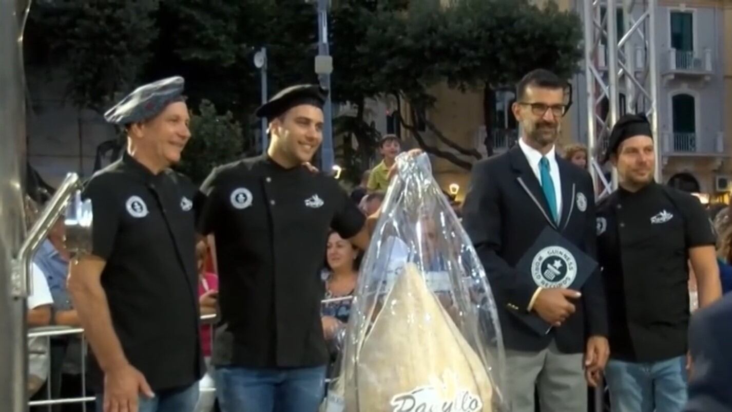 Guinness World Records, a Messina l'arancino più grande al mondo: battuta Catania