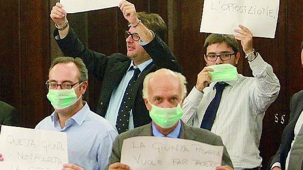 Il centrodestra si compatta ma l'Ncd si spacca in due