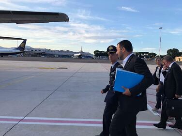 "Missione Libia, si parte". Salvini a bordo dell'aereo militare 1
