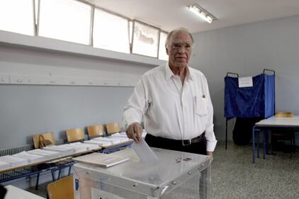 Il popolo greco al voto. Anziani e bambini alle urne per un nuovo governo 11