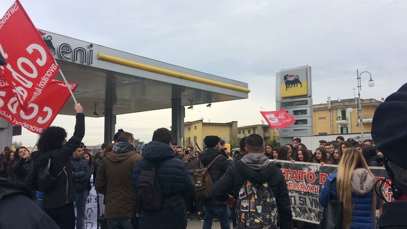Di Maio contestato da studenti e lavoratori a Pomigliano 5