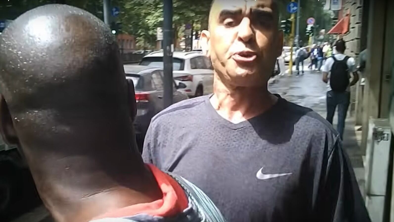 “Se lo prendiamo lo ammazziamo”. Klaus Davi minacciato dal clan Rom della droga