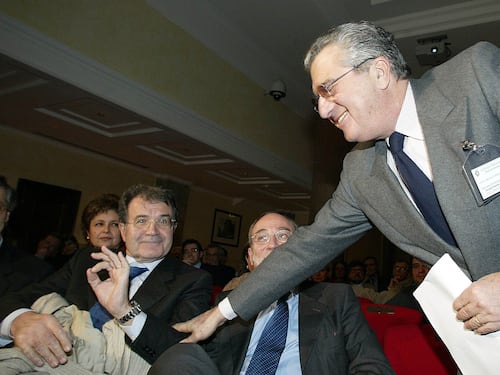"Il Pd si sciolga", "Suicidio". È scontro tra De Benedetti e Prodi