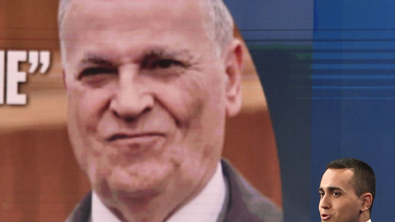 Abusi edilizi, debiti fiscali e case popolari: l'anno nero dei genitori dei leader grillini