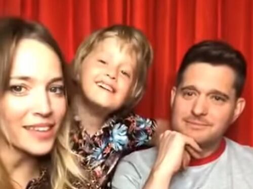 Michael Bublé mostra (orgoglioso) il figlio guarito dal cancro