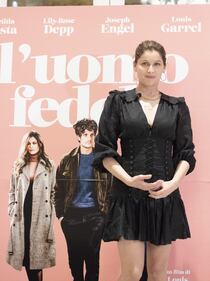 Laetitia Casta e  Louis Garrel per il film "L'uomo fedele"  4