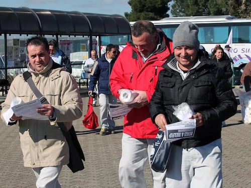 La Fiat di Melfi "avvolta" dalla carta igienica