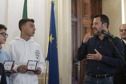 Matteo Salvini incontra Ramy e Adam e i giovani eroi dell'autobus 5