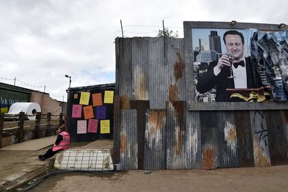 Benvenuti a Dismaland, il tetro parco giochi di Banksy 10