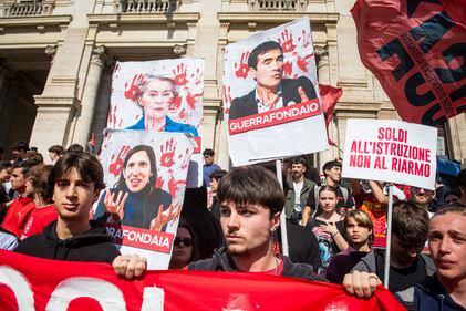 Le manifestazioni di antagonisti e studenti in tutta Italia 7
