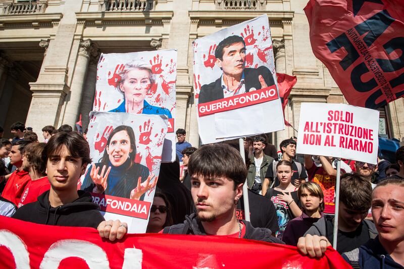 Le manifestazioni di antagonisti e studenti in tutta Italia 7
