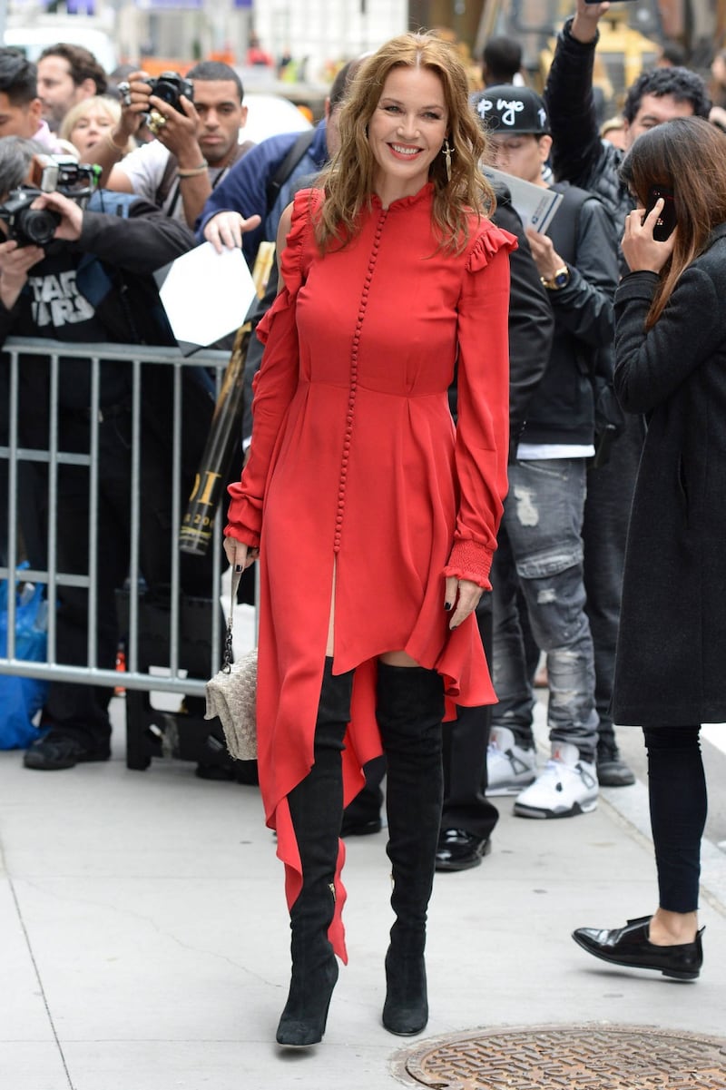 Connie Nielsen, il vento alza la gonna sul red carpet 16