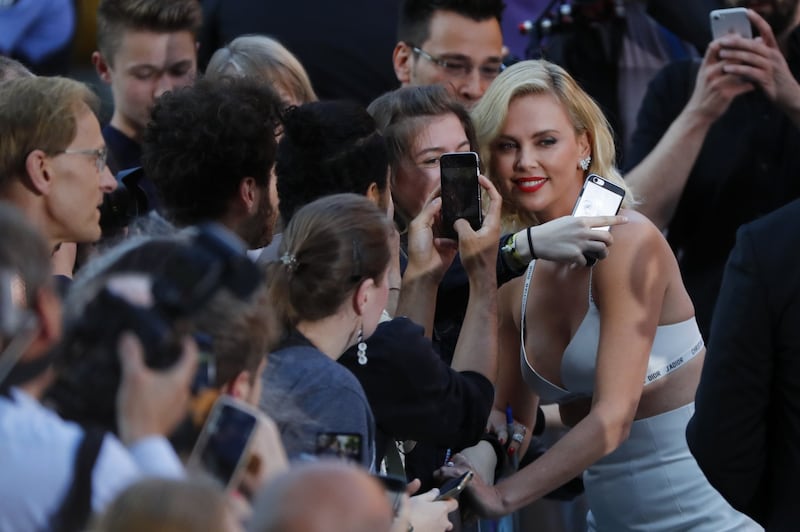 Charlize Theron sexy alla première di Atomic Blonde 2