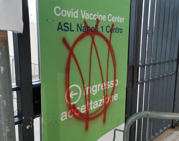 Scritte No Vax 2