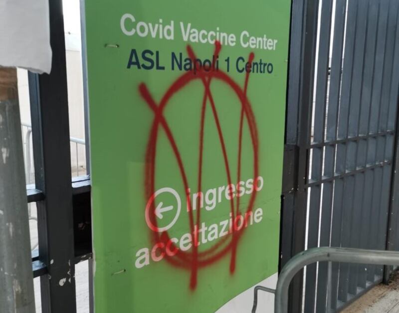 Scritte No Vax 2