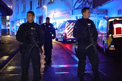 Attentato a Solingen, Germania: 3 morti e uomo in fuga 1