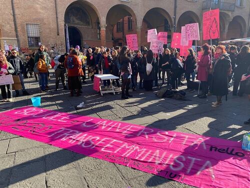 "La sfilata delle devianze". L'ultima trovata delle femministe contro la Meloni