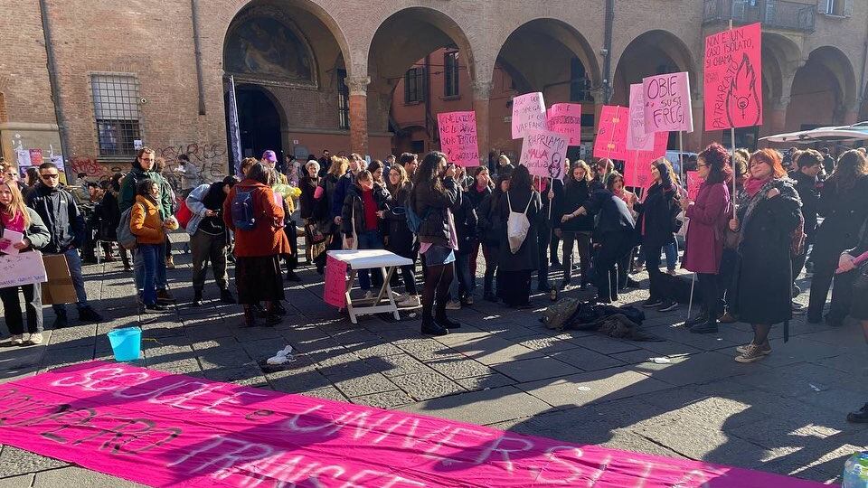 "La sfilata delle devianze". L'ultima trovata delle femministe contro la Meloni