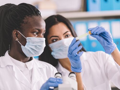Per un italiano su due le donne hanno dei limiti sul lavoro: il risultato della ricerca Astraricerche-Gilead Sciences