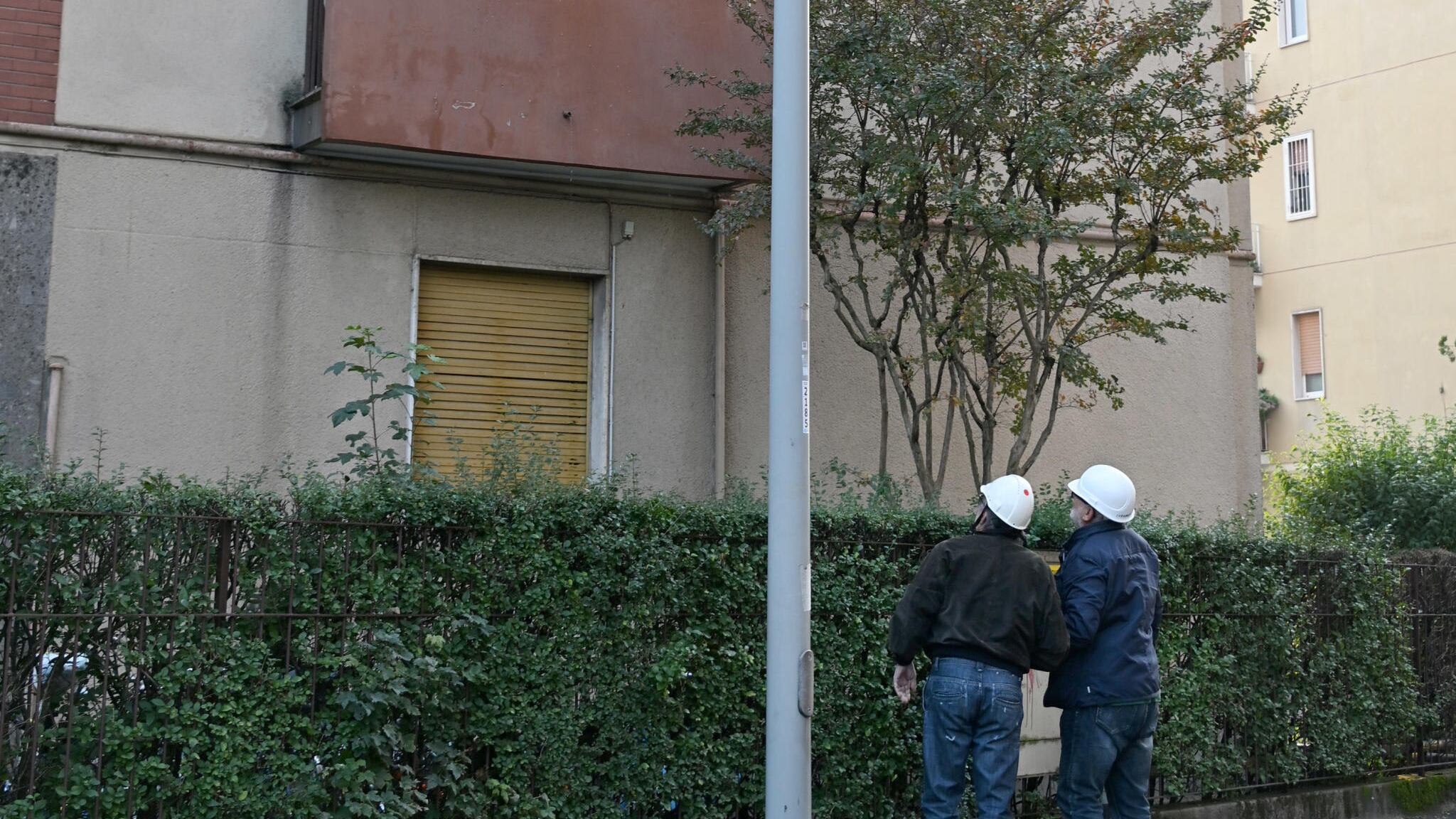 Dietro il rogo il figlio 55enne: "Aveva già tentato il suicidio"