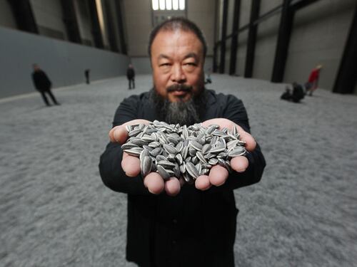 L'Inghilterra nega il visto al dissidente Ai Weiwei per non offendere la Cina