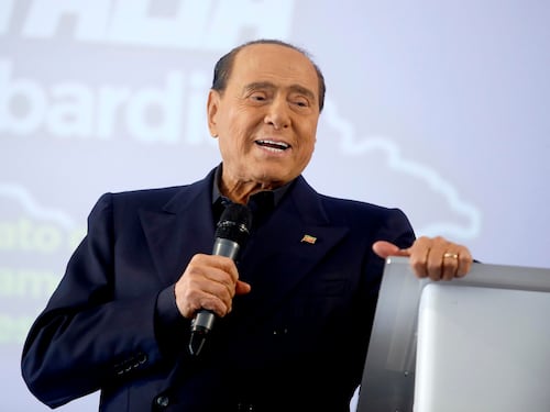È come re Mida: cosa rivela la grafia di Silvio Berlusconi
