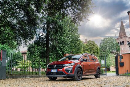 Dacia Jogger Hybrid 140: guarda la gallery del crossover ibrido multispazio 5