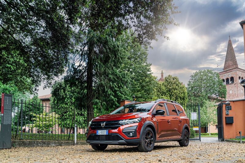 Dacia Jogger Hybrid 140: guarda la gallery del crossover ibrido multispazio 5