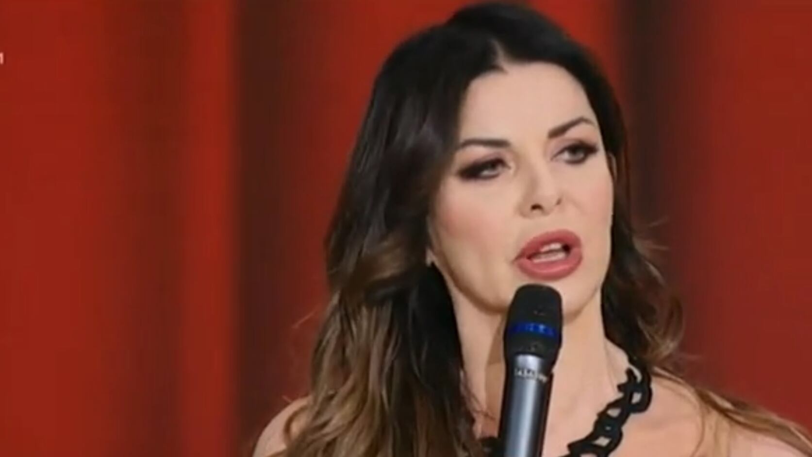 Alba Parietti su Selvaggia Lucarelli: "Lei è a capo di un trio"