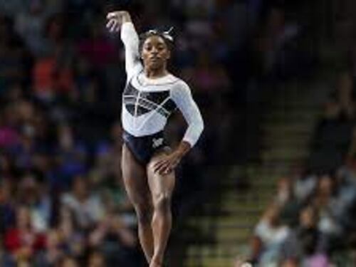 Biles è tornata a "volteggiare": punteggi record in tutte le specialità