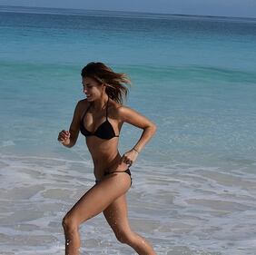 Elisabetta Canalis in bikini su Instagram 5