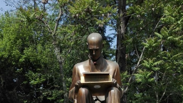 Oltraggio osceno delle femministe a Montanelli