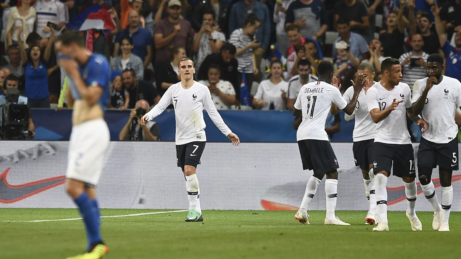 La Francia serve il tris all'Italia: azzurri ko 3-1 nell'amichevole di Nizza