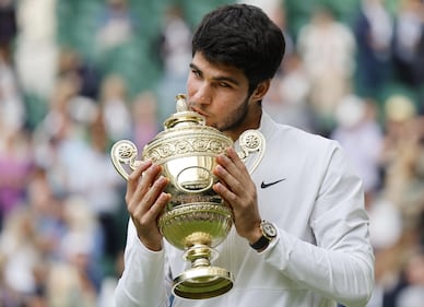 Wimbledon, Alcaraz trionfa al 5 set: le immagini più belle della premiazione 1