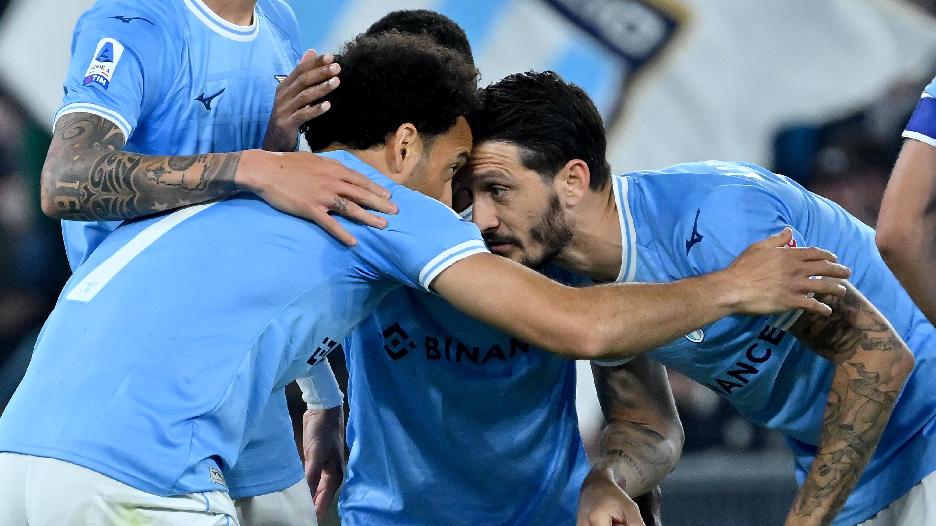 La Lazio regola (2-0) il Sassuolo: ancora rimandata la festa scudetto del Napoli
