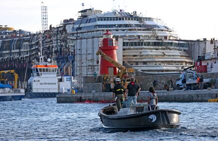 La Concordia verso Genova 5