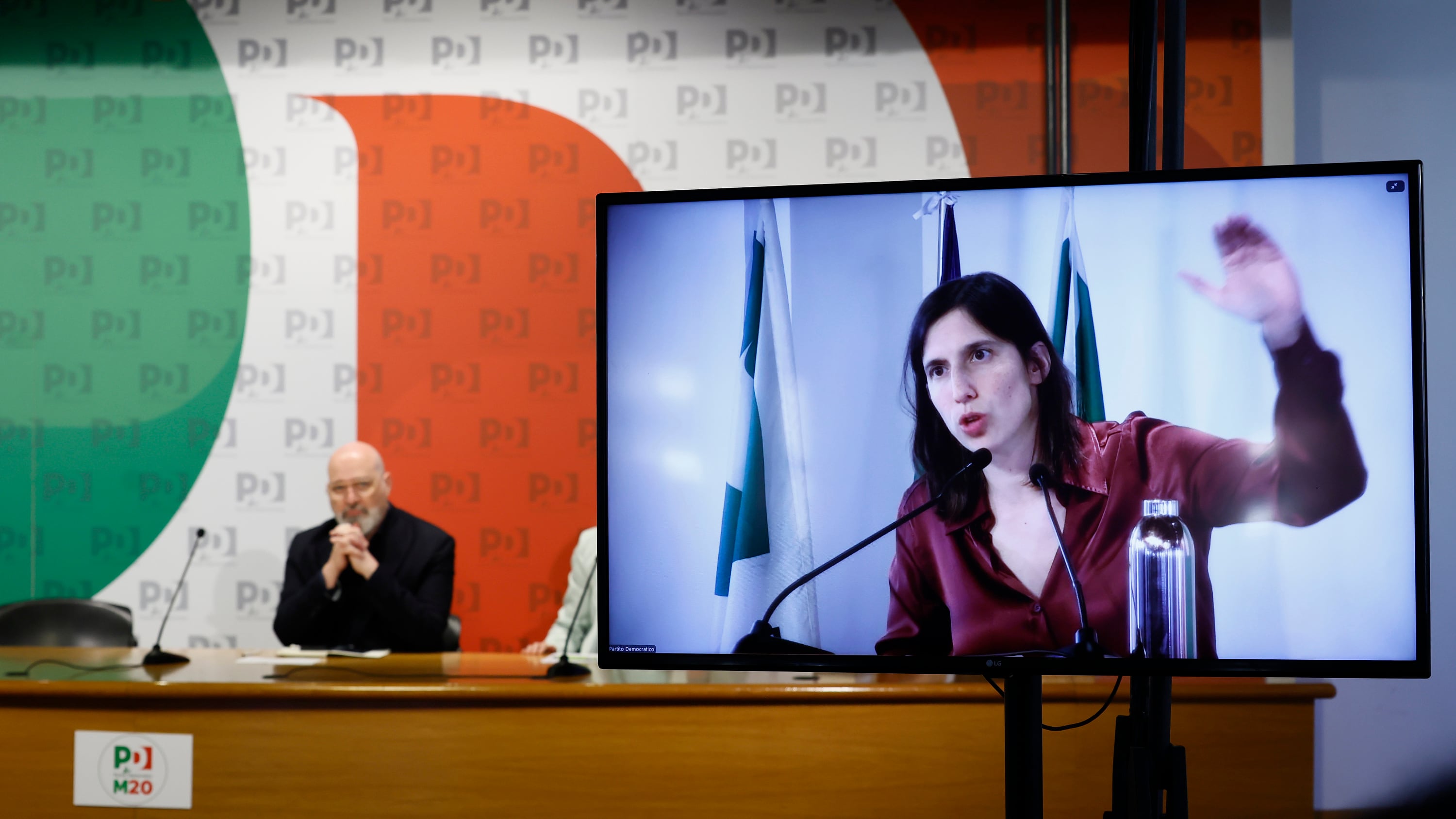 "No al partito personale". La rivolta dei notabili Pd ha costretto Elly alla resa