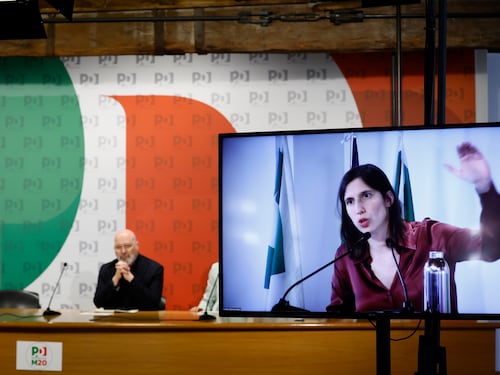 "No al nome della Schlein". Il Pd litiga pure per il simbolo delle europee