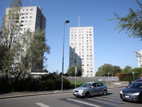 Uccide la compagna a coltellate: era incinta