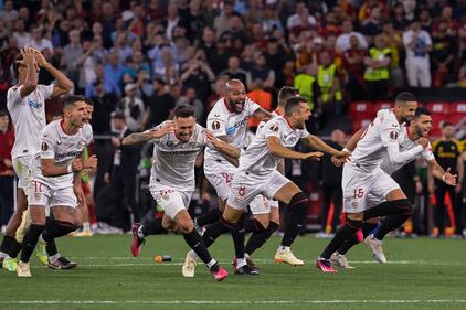 Europa League, la Roma cede al Siviglia dopo i calci di rigore: le immagini più belle della finale 1