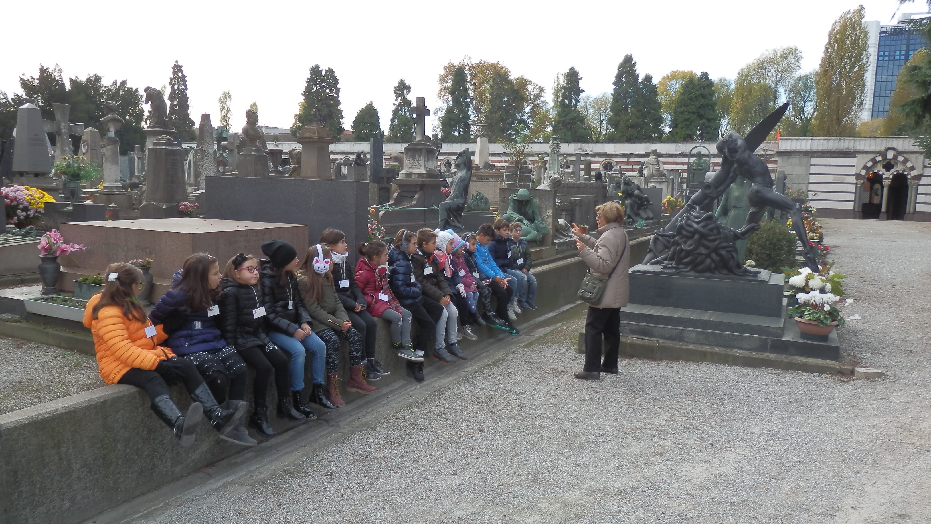"Porto i bambini tra le tombe del cimitero Monumentale"