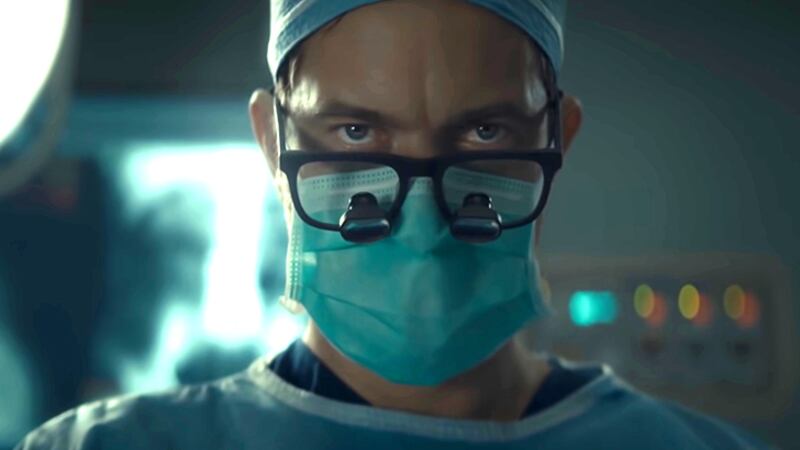 La storia (vera) del medico-macellaio diventa una serie tv. Ecco il "Dr. Death"