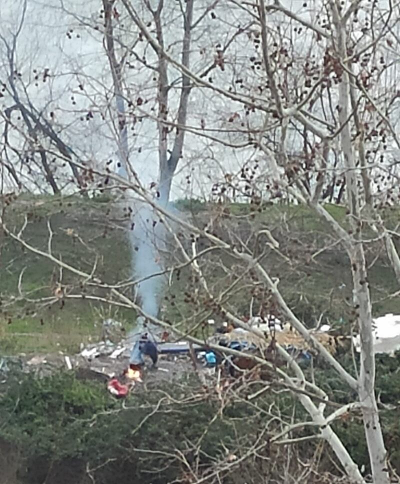 Discariche, roghi tossici e pic-nic: sul Lungotevere di Pietra Papa spunta una nuova favela 11