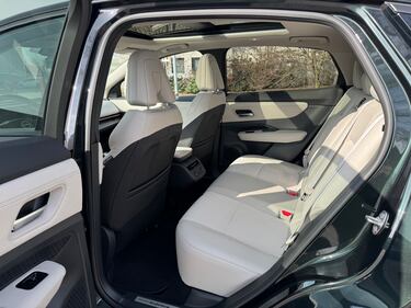 Nissan Ariya 4WD: guarda la gallery del crossover elettrico giapponese 13