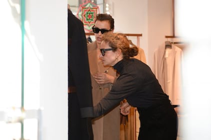 Milano Fashion Week 2019: Irina Shayk fa shopping nelle boutique di Milano 6