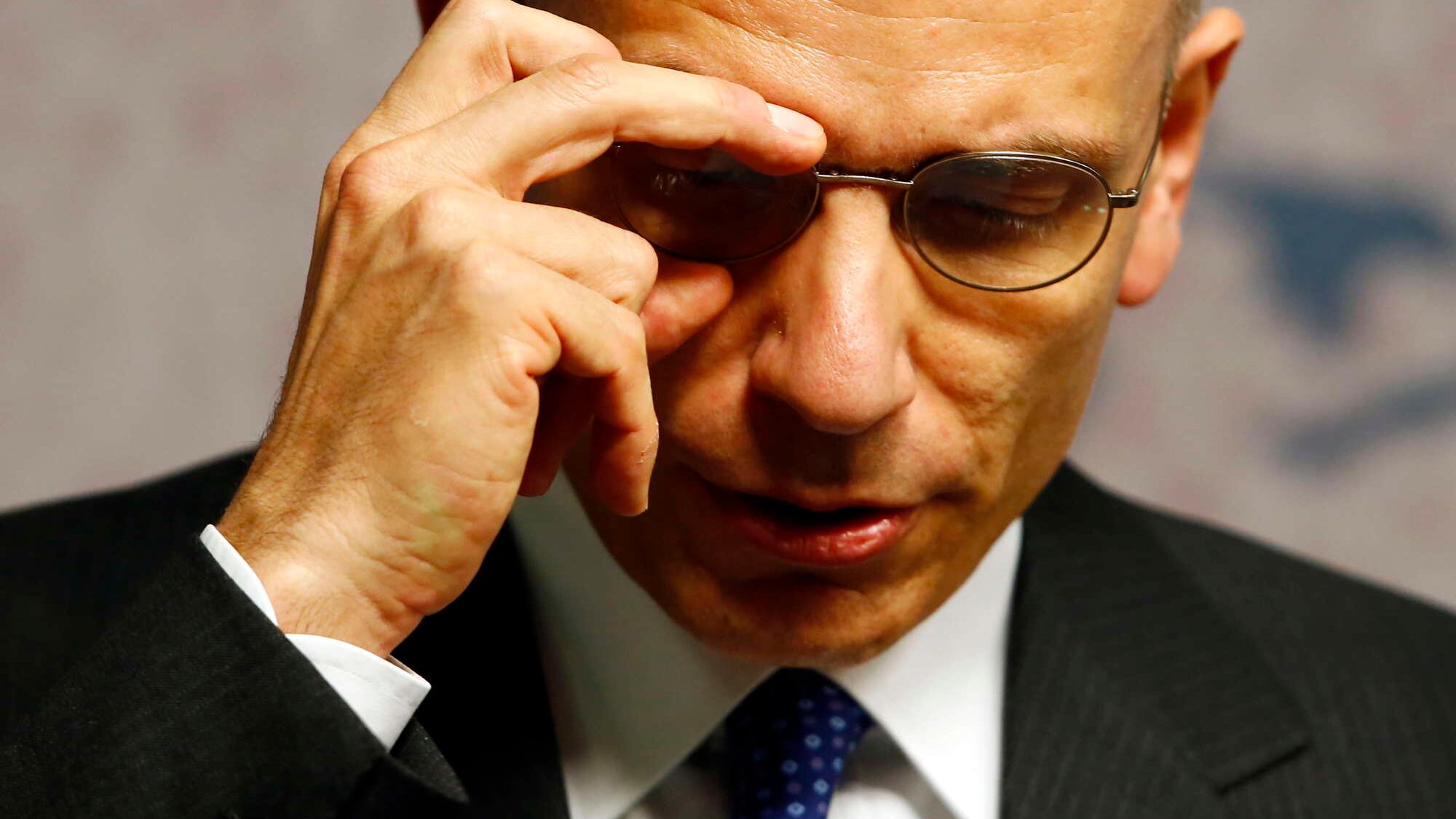 Letta si riprende il Pd e sconfessa i renziani: niente sfiducia ad Alfano