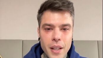 "Ho un problema di salute": Fedez parla e si commuove