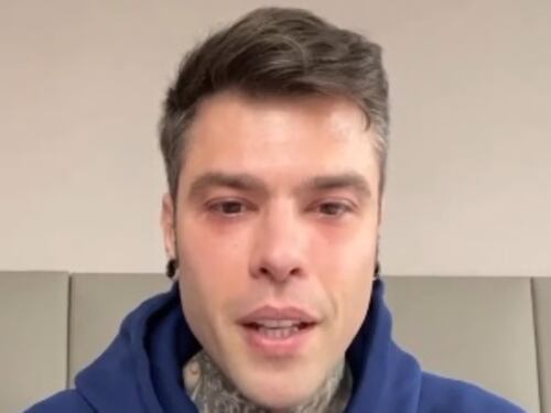 "Ho un problema di salute": Fedez parla e si commuove