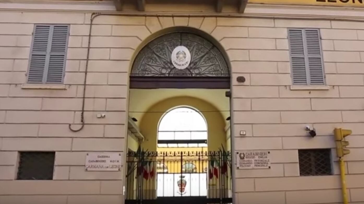 Reggio, rapinatori stranieri pestano 16enne: preso solo uno dei due