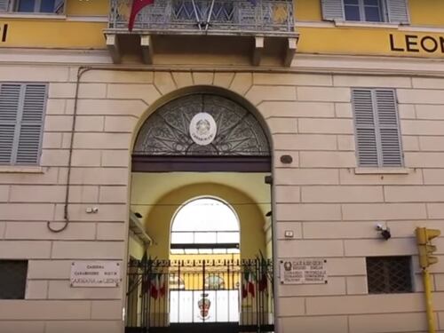 Reggio, rapinatori stranieri pestano 16enne: preso solo uno dei due